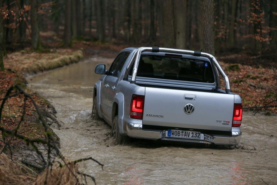  Volkswagen Amarok Double Cab Highline 2016 года  (фото 26 из 37)